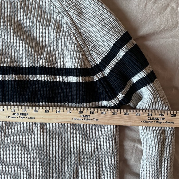 **SOLD** GAP Men’s Knit Crewneck Sweater - Picture 3 of 5